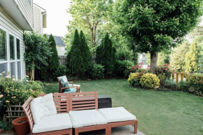 Suburban Family Retreat - Outdoor Garden -sleep 10
